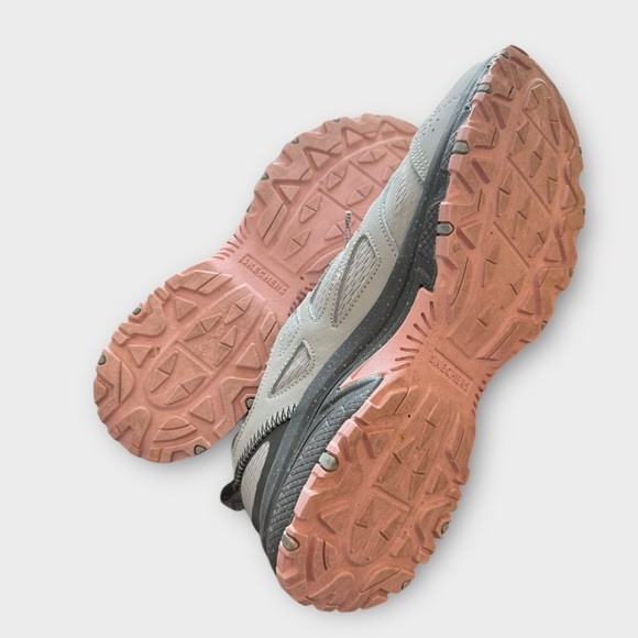 Skechers women’s size 9.5 light pink with light gray accents. - Picture 8 of 8